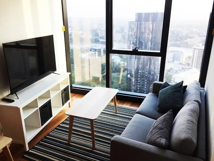 Brisbane Centre With Glorious Views & Pool Apartment