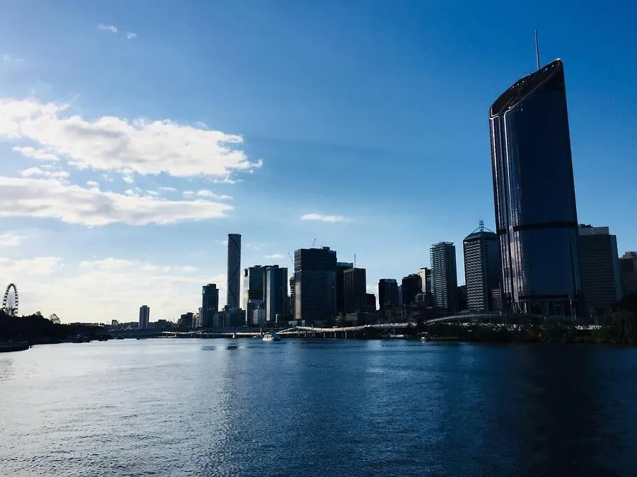 Brisbane Centre With Glorious Views & Pool Apartment